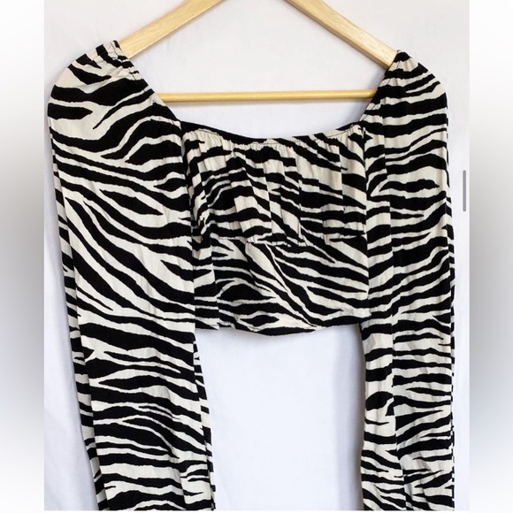 Motel Rocks Puff sleeve Irene Crop Top - Picture 11 of 11